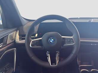 BMW iX1 eDrive20 (Bild 2/14)
