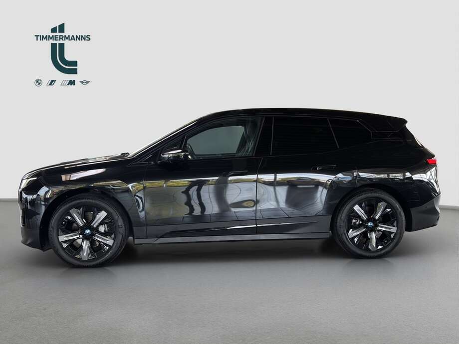 BMW iX (Bild 12/19)