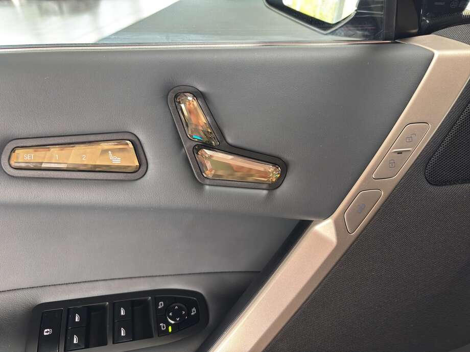 BMW iX (Bild 10/19)