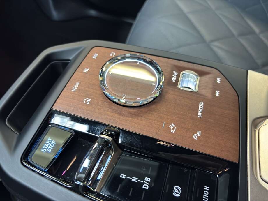 BMW iX (Bild 11/19)