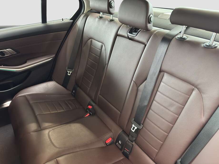 BMW 318i (Bild 4/18)