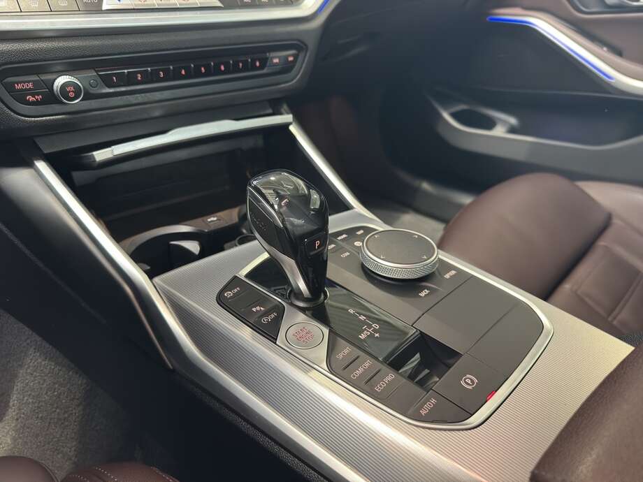 BMW 318i (Bild 8/18)