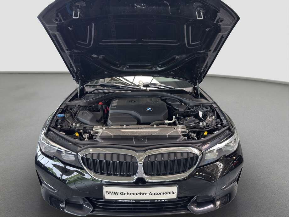 BMW 318i (Bild 10/18)