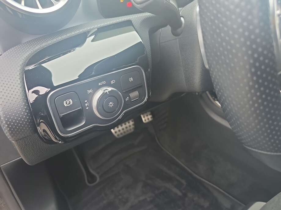 Mercedes-Benz CLA 200 (Bild 8/17)