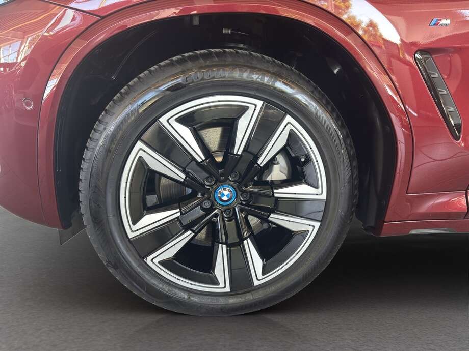 BMW iX3 (Bild 15/15)