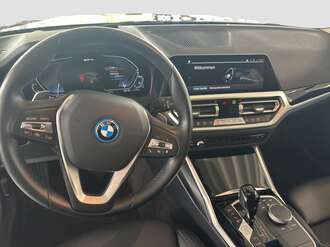 BMW 330e (Bild 3/17)