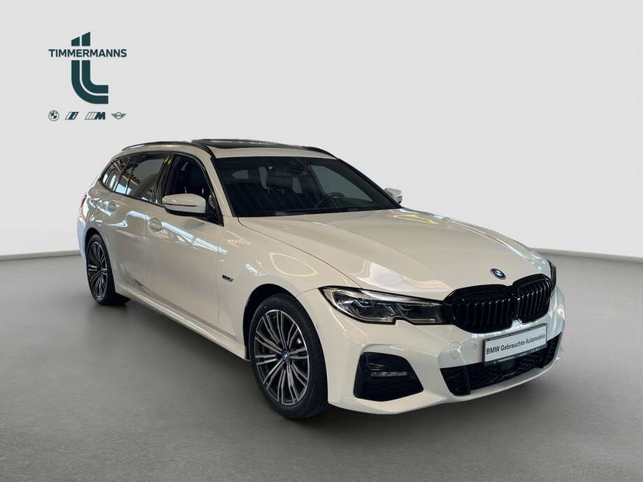 BMW 330e (Bild 12/15)