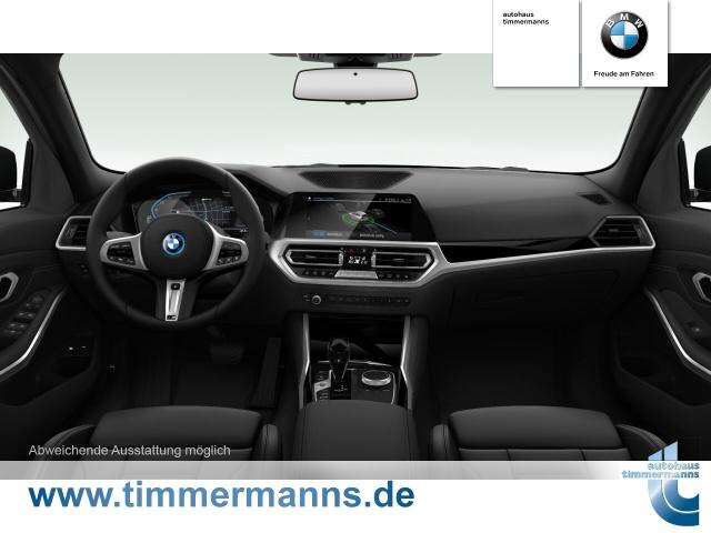 BMW 330e (Bild 2/5)