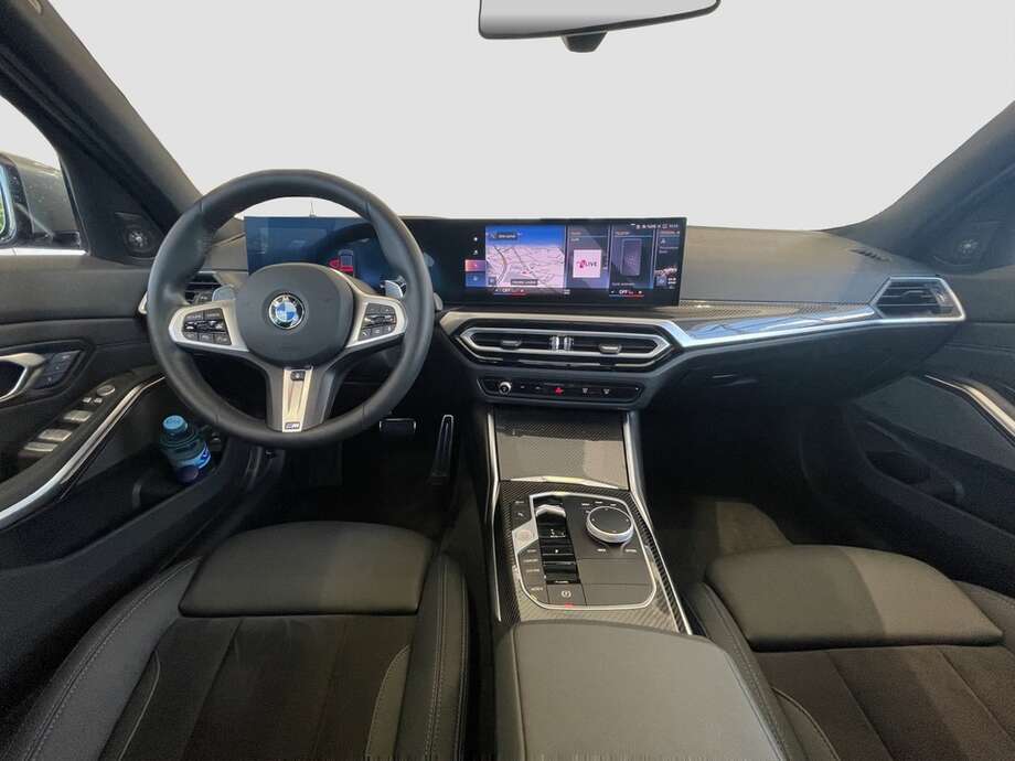 BMW 320d (Bild 5/16)