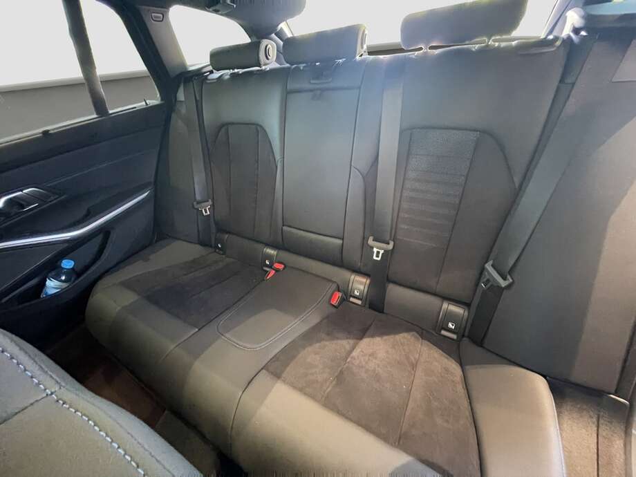 BMW 320d (Bild 6/16)