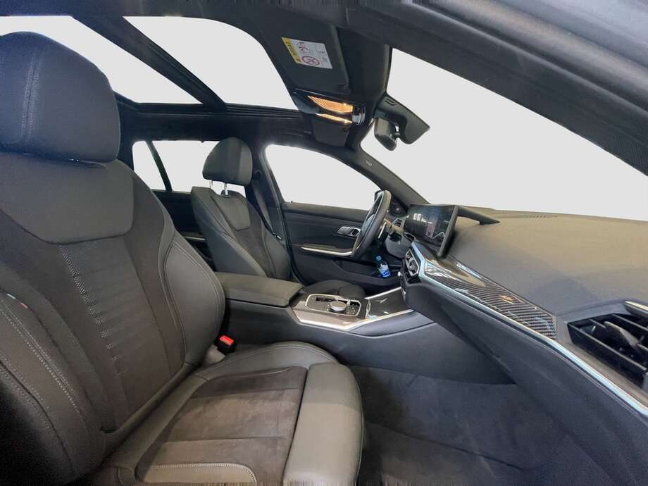 BMW 320d (Bild 8/16)