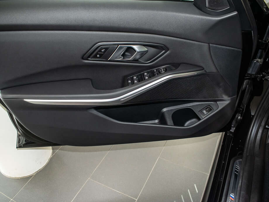 BMW 320d (Bild 5/15)
