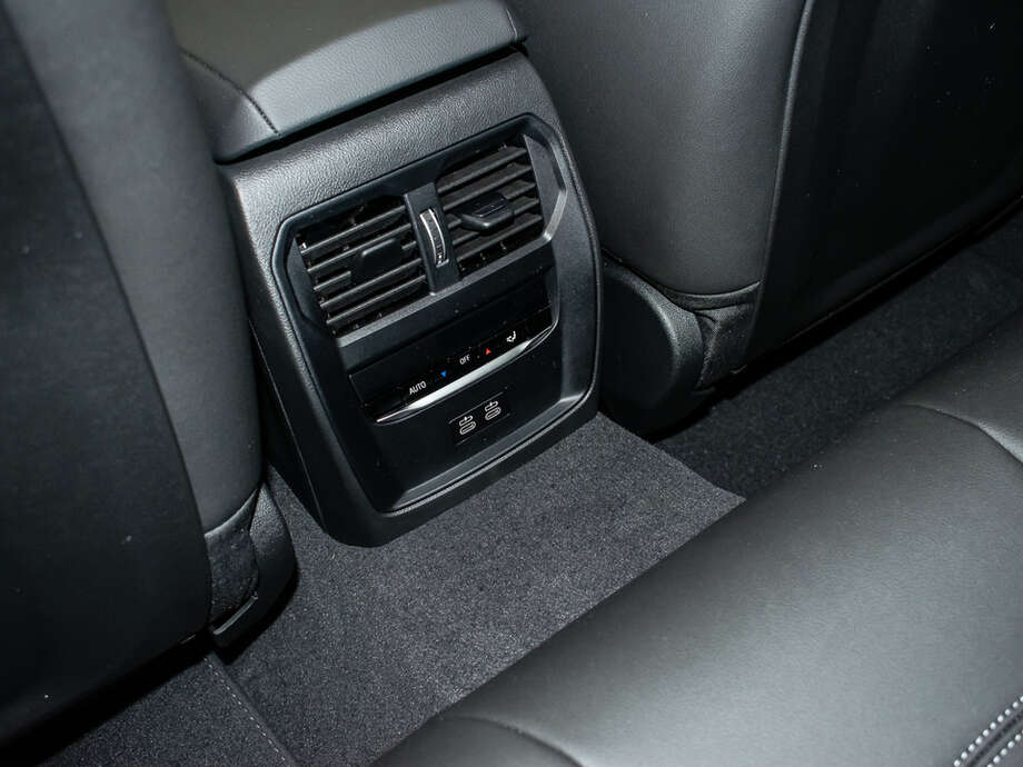 BMW 320d (Bild 6/15)