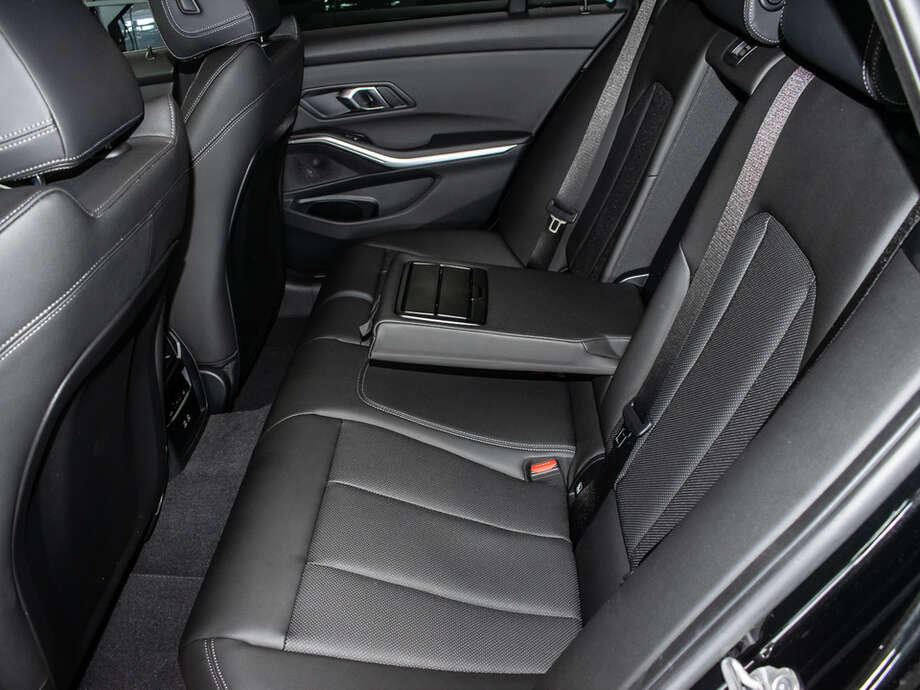 BMW 320d (Bild 7/15)