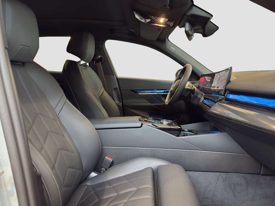 BMW i5 M60 xDrive Limousine (Bild 8/16)