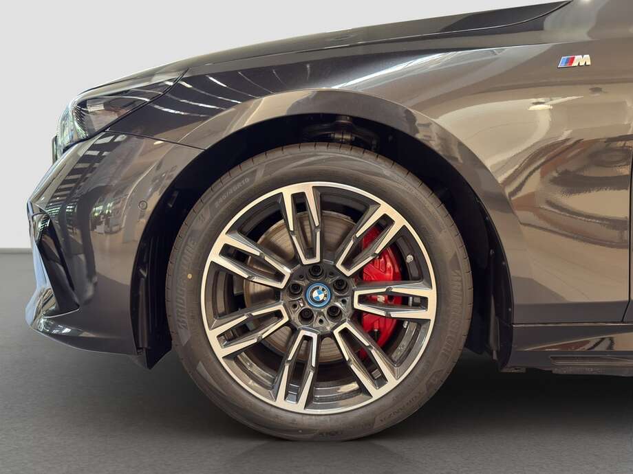BMW i5 eDrive40 Touring (Bild 16/16)