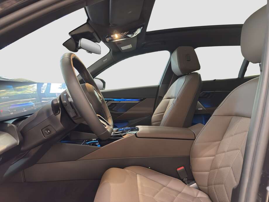 BMW i5 eDrive40 Touring (Bild 2/16)