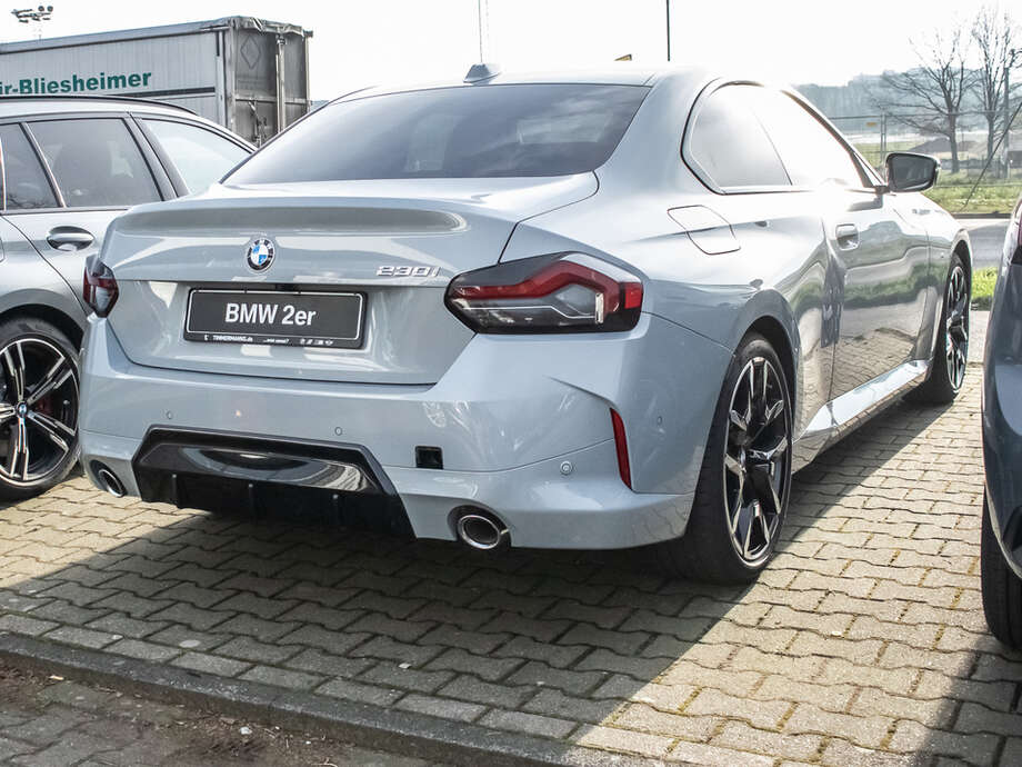 BMW 230i (Bild 9/16)