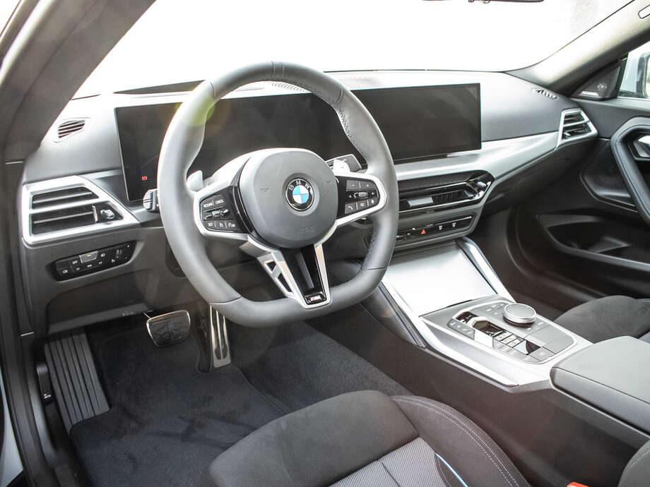BMW 230i (Bild 12/16)