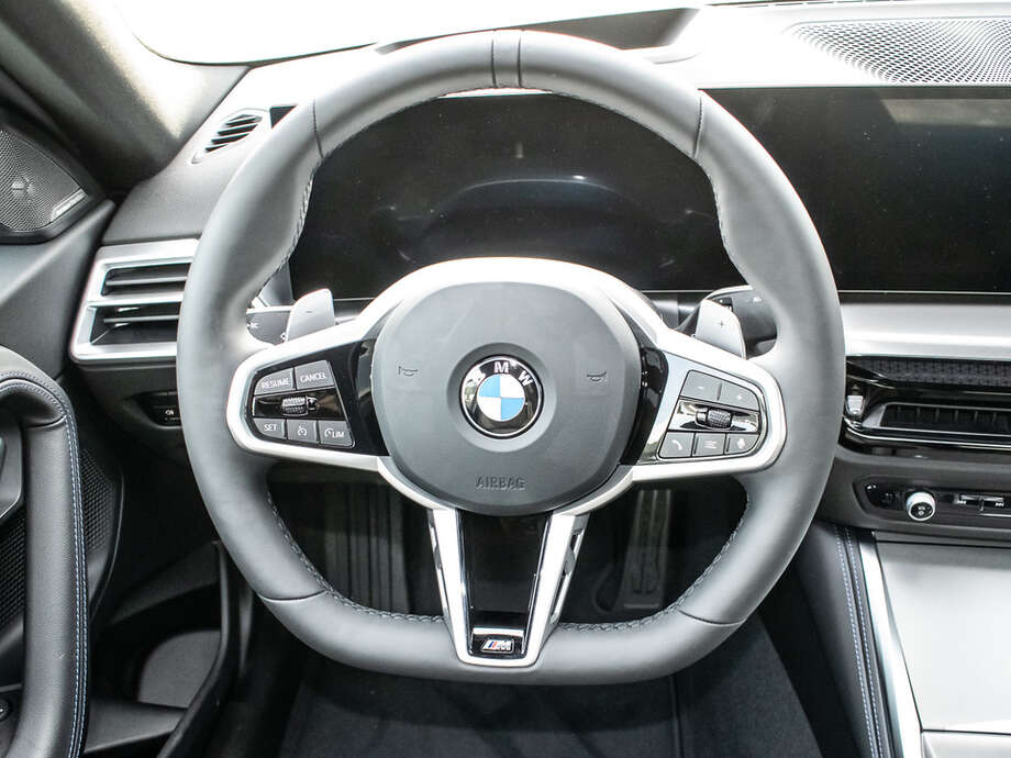 BMW 230i (Bild 14/16)