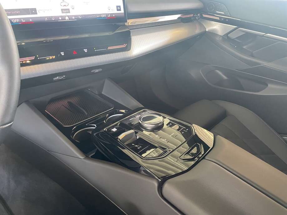 BMW 520d (Bild 8/18)