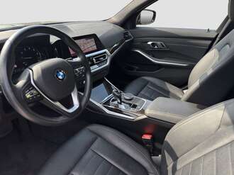 BMW 320i (Bild 1/14)