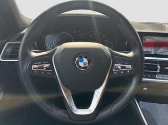BMW 320i (Bild 2/14)