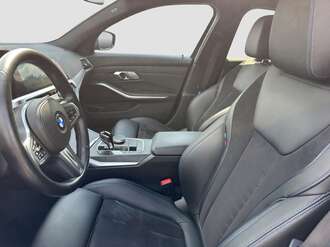 BMW 330i (Bild 1/16)