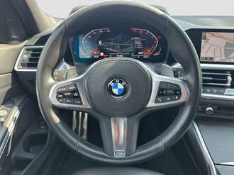 BMW 330i (Bild 2/16)
