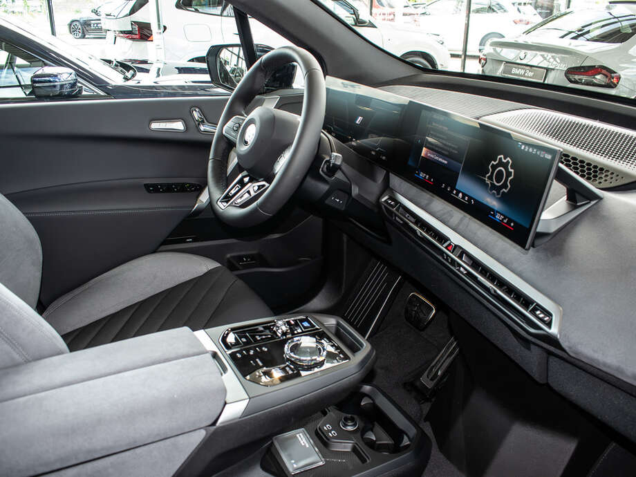 BMW iX (Bild 8/13)