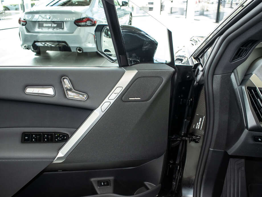 BMW iX (Bild 9/13)