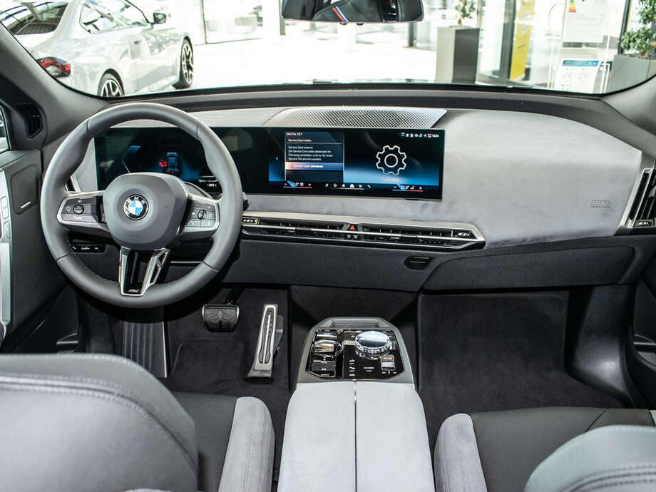 BMW iX (Bild 10/13)