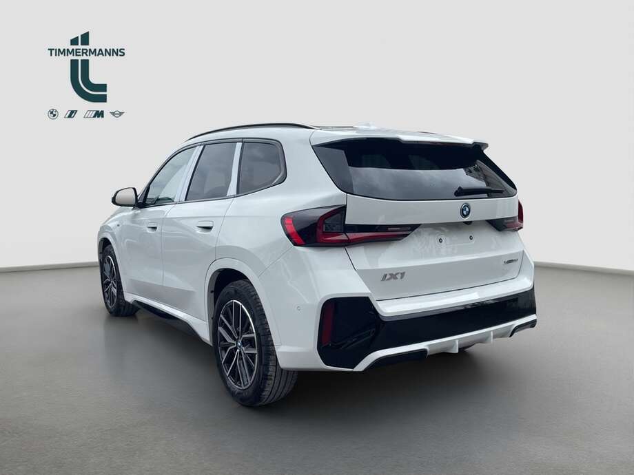 BMW iX1 xDrive30 (Bild 10/16)