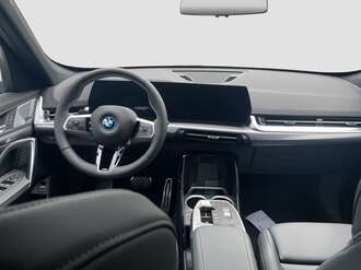BMW iX1 xDrive30 (Bild 3/16)