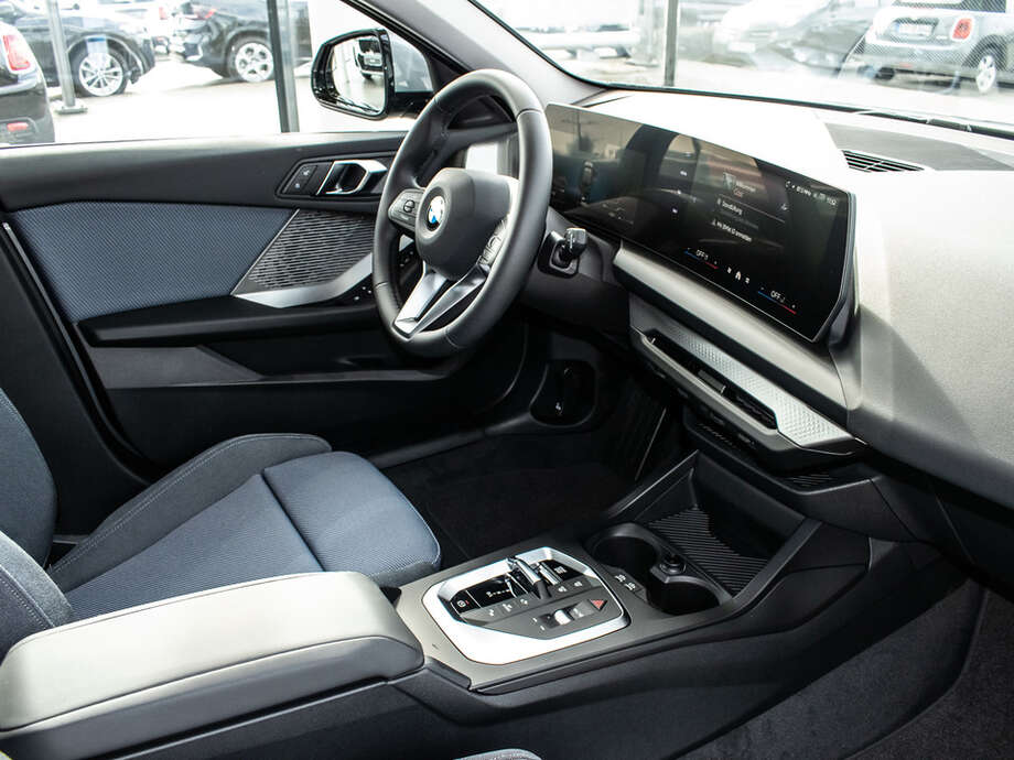 BMW 118d (Bild 8/15)
