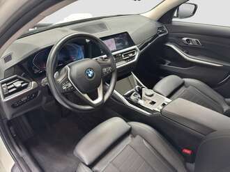 BMW 320d (Bild 2/13)