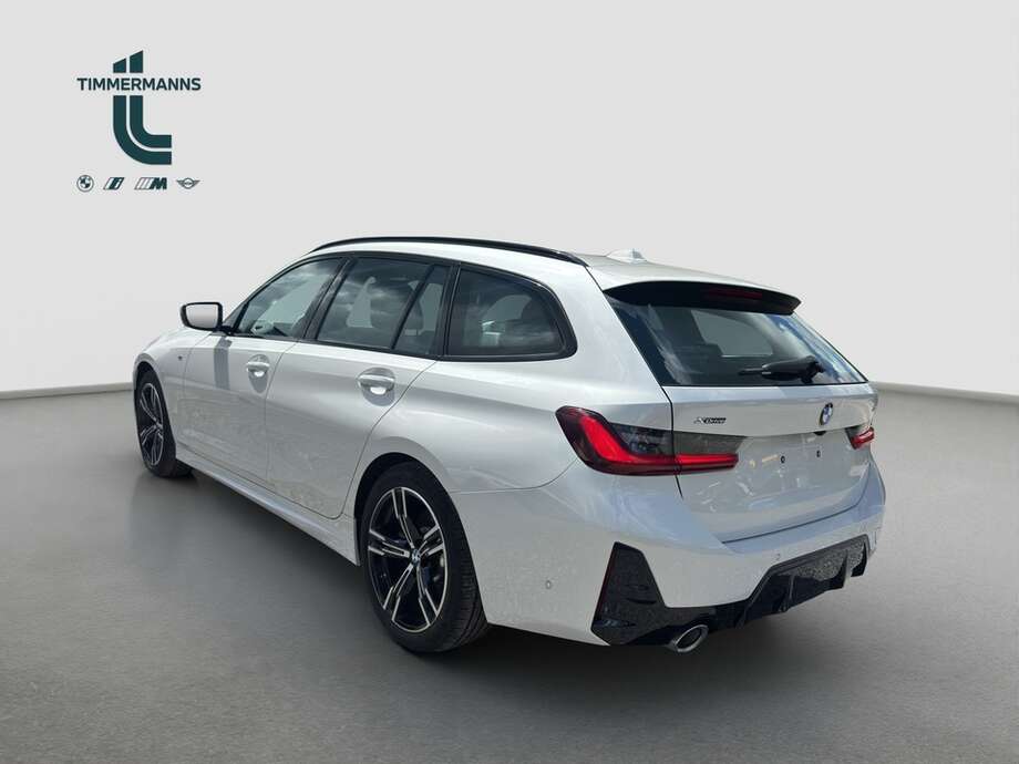 BMW 330i xDrive (Bild 10/16)
