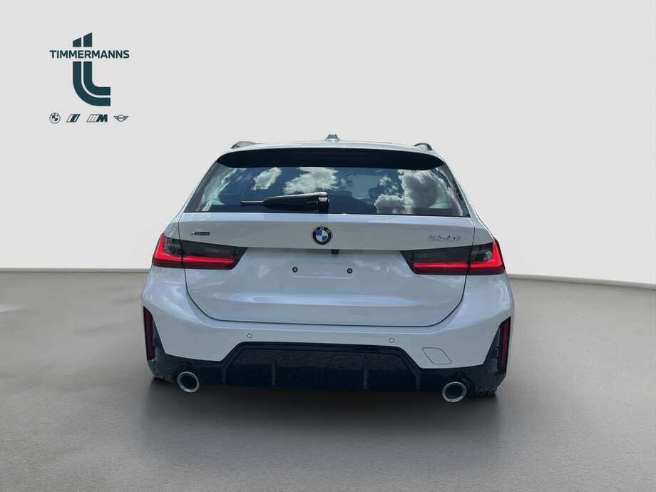 BMW 330i xDrive (Bild 11/16)