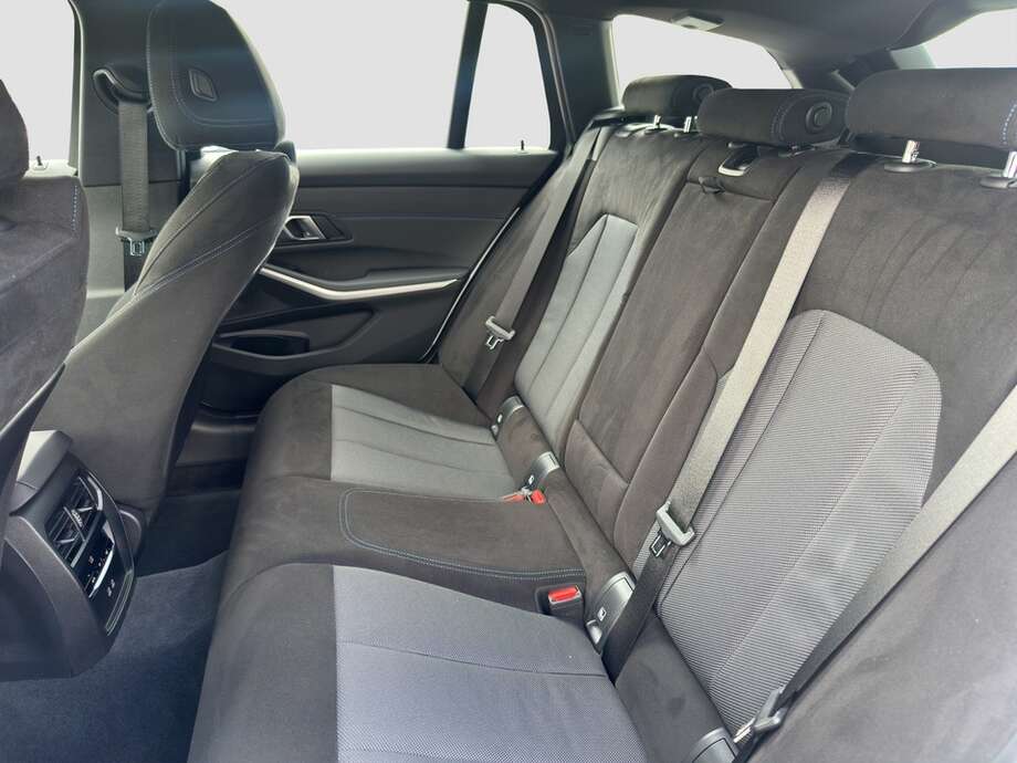 BMW 330i xDrive (Bild 5/16)