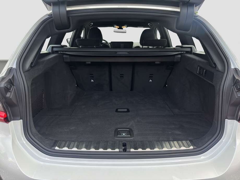 BMW 330i xDrive (Bild 6/16)