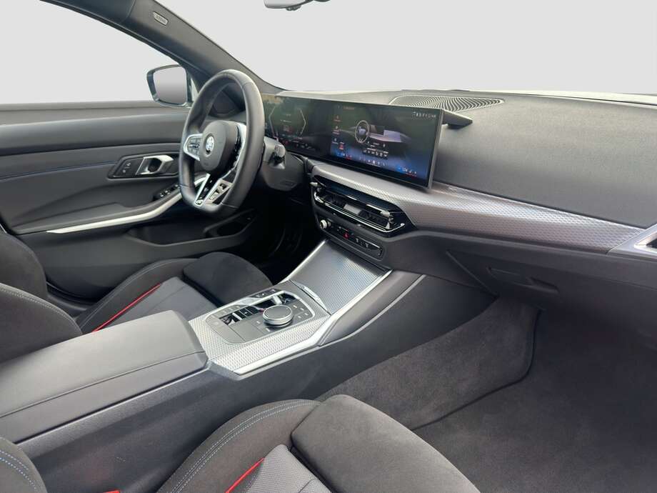 BMW 330i xDrive (Bild 7/16)