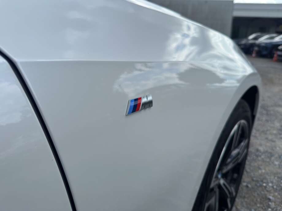 BMW 330i xDrive (Bild 8/16)