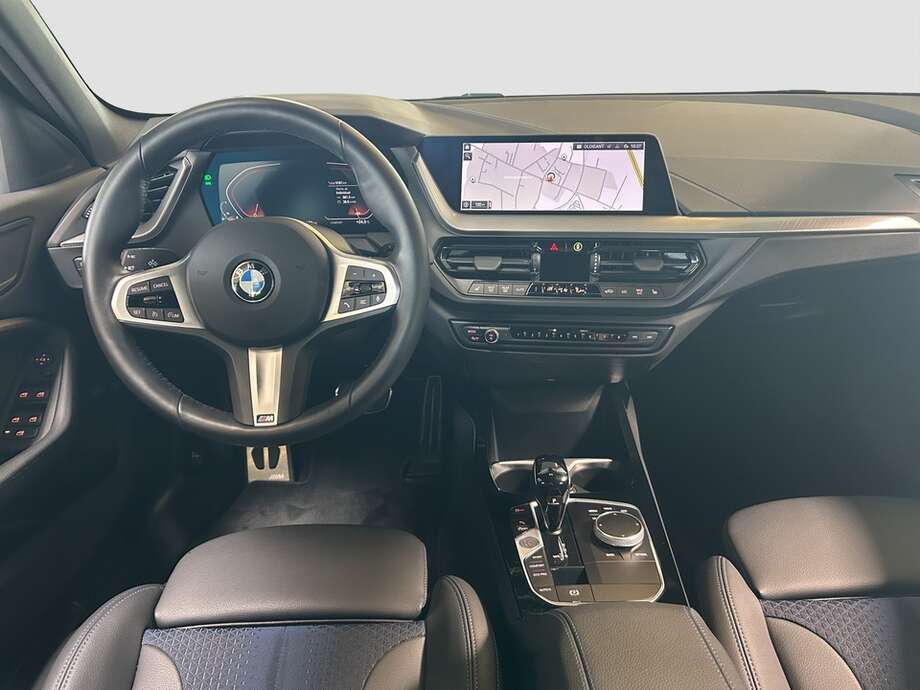 BMW 118i (Bild 4/15)