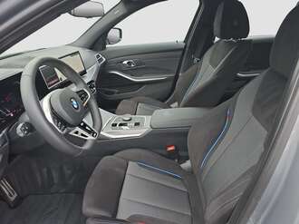 BMW 330i xDrive (Bild 2/18)