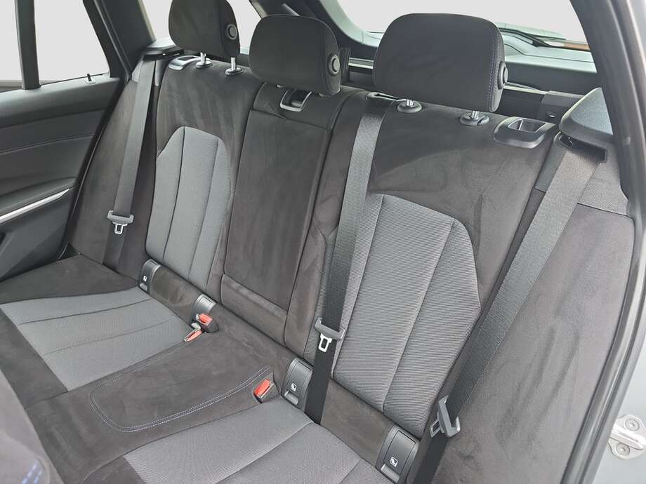 BMW 330i xDrive (Bild 6/18)