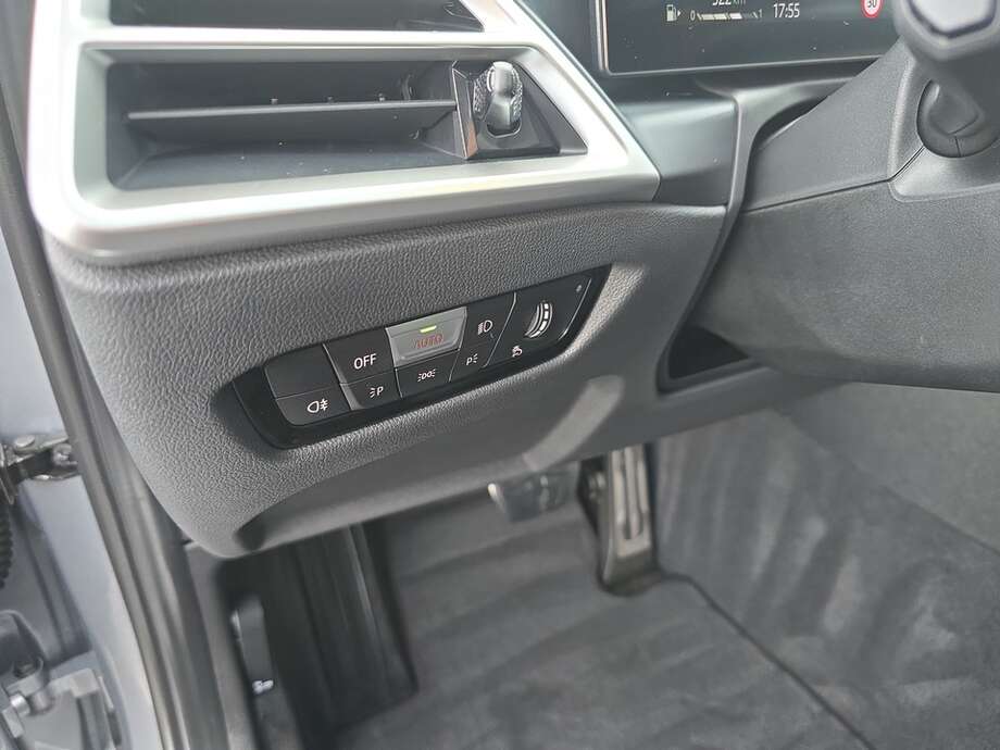 BMW 330i xDrive (Bild 9/18)