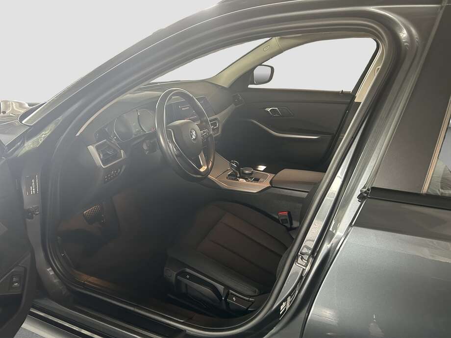 BMW 318i (Bild 15/15)