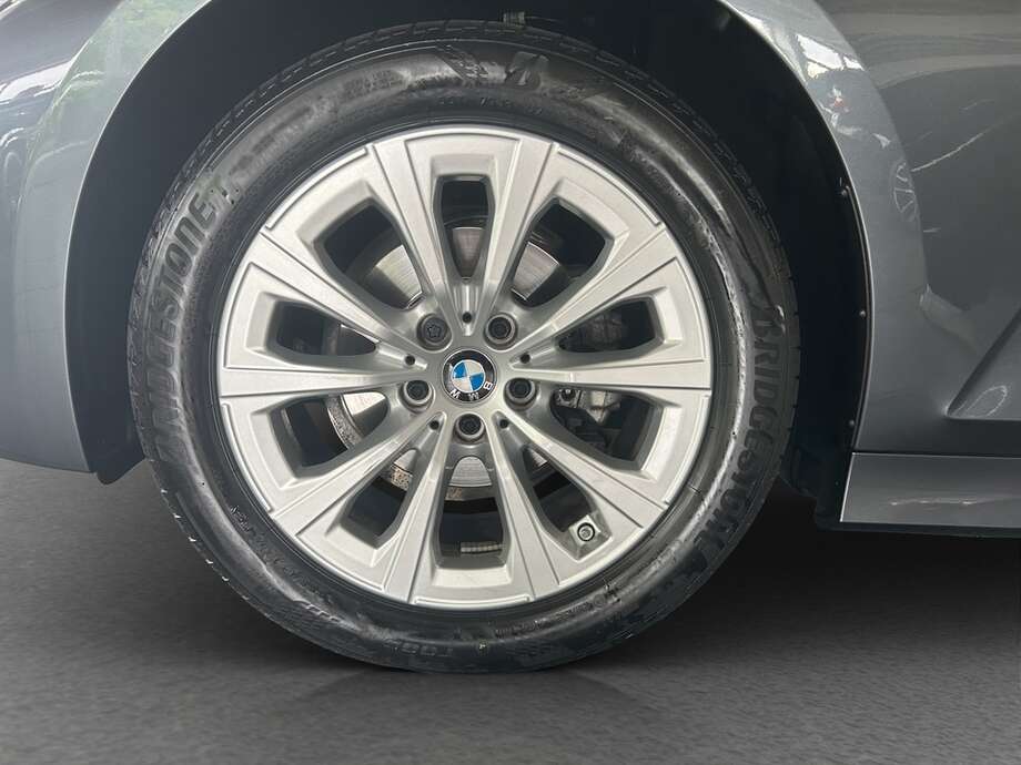 BMW 318i (Bild 13/15)